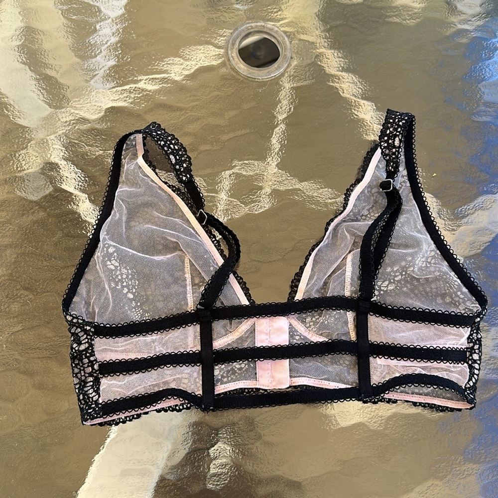 Victoria’s secret bra - Picture 2 of 3